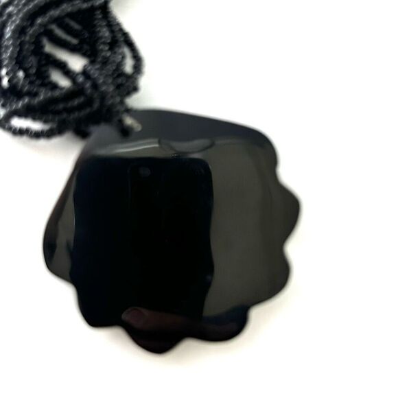 Abalone shell fan pendant on multi strand black beaded necklace - Picture 7 of 9